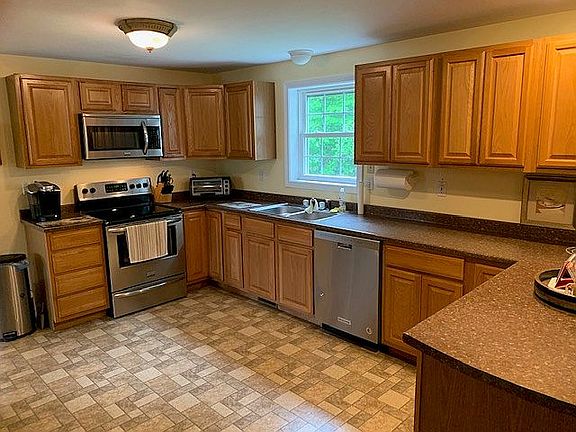 3rd image of 26 Bradford Cir