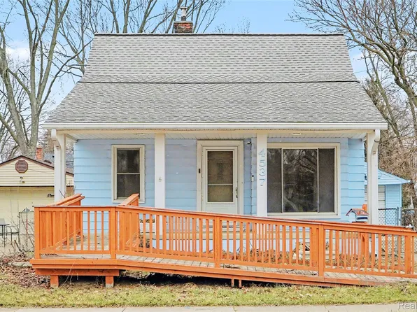 4537 Winifred St, Wayne, MI 48184