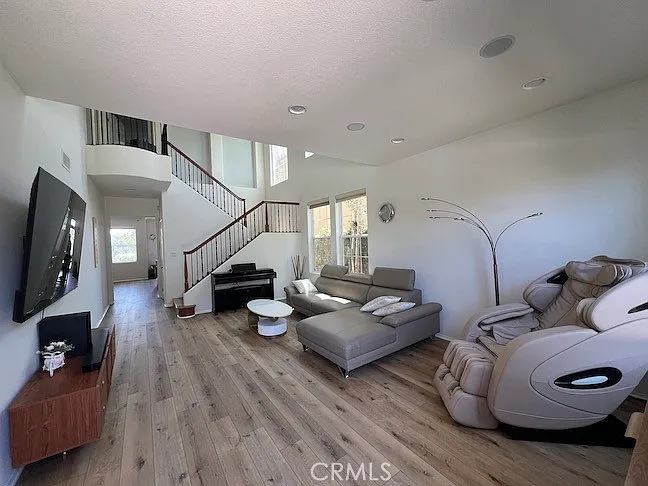 2546 Hibiscus St — Photo 5