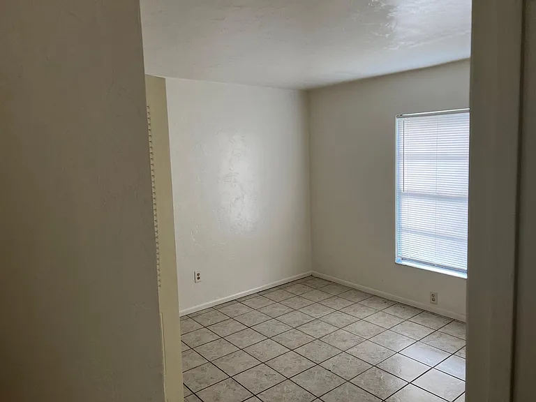 2361 SW 31st Pl #7 — Photo 8