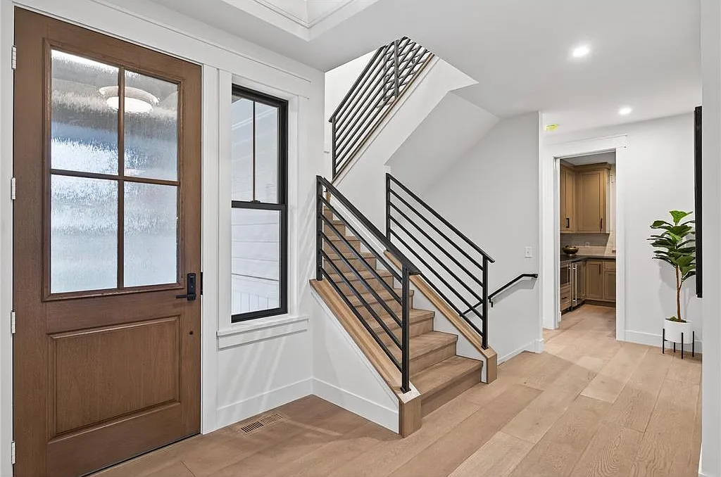 4 bed, 4717 sqft, $25,000 — Photo 3