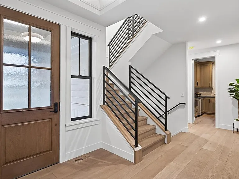 641X Park St E — Photo 3
