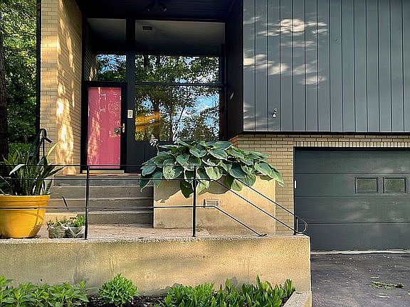 3rd image of 500 E Schantz Ave