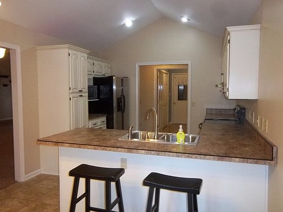 5th image of 235 Applewood Dr