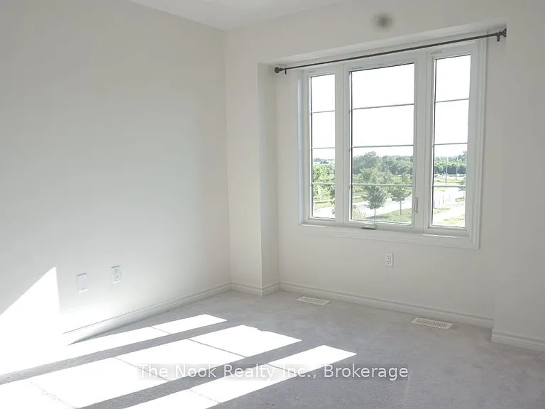 26 Louise Cres — Photo 9