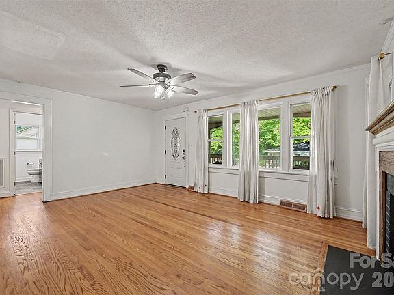 4th image of 407 S Beaver St