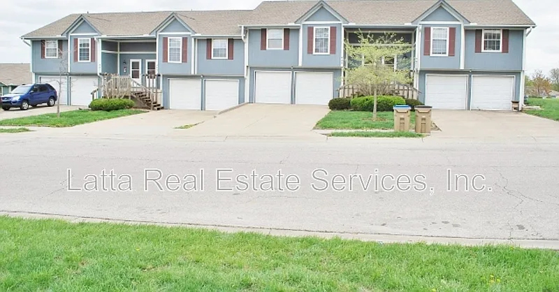 3 bed, 2.0 bath, 1388 sqft, $1,400 — Photo 1
