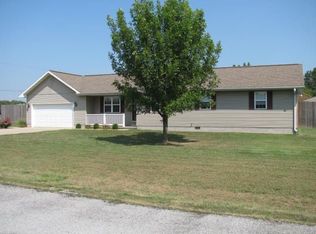6018 E Dayton Dr, Woodlawn, IL 62898