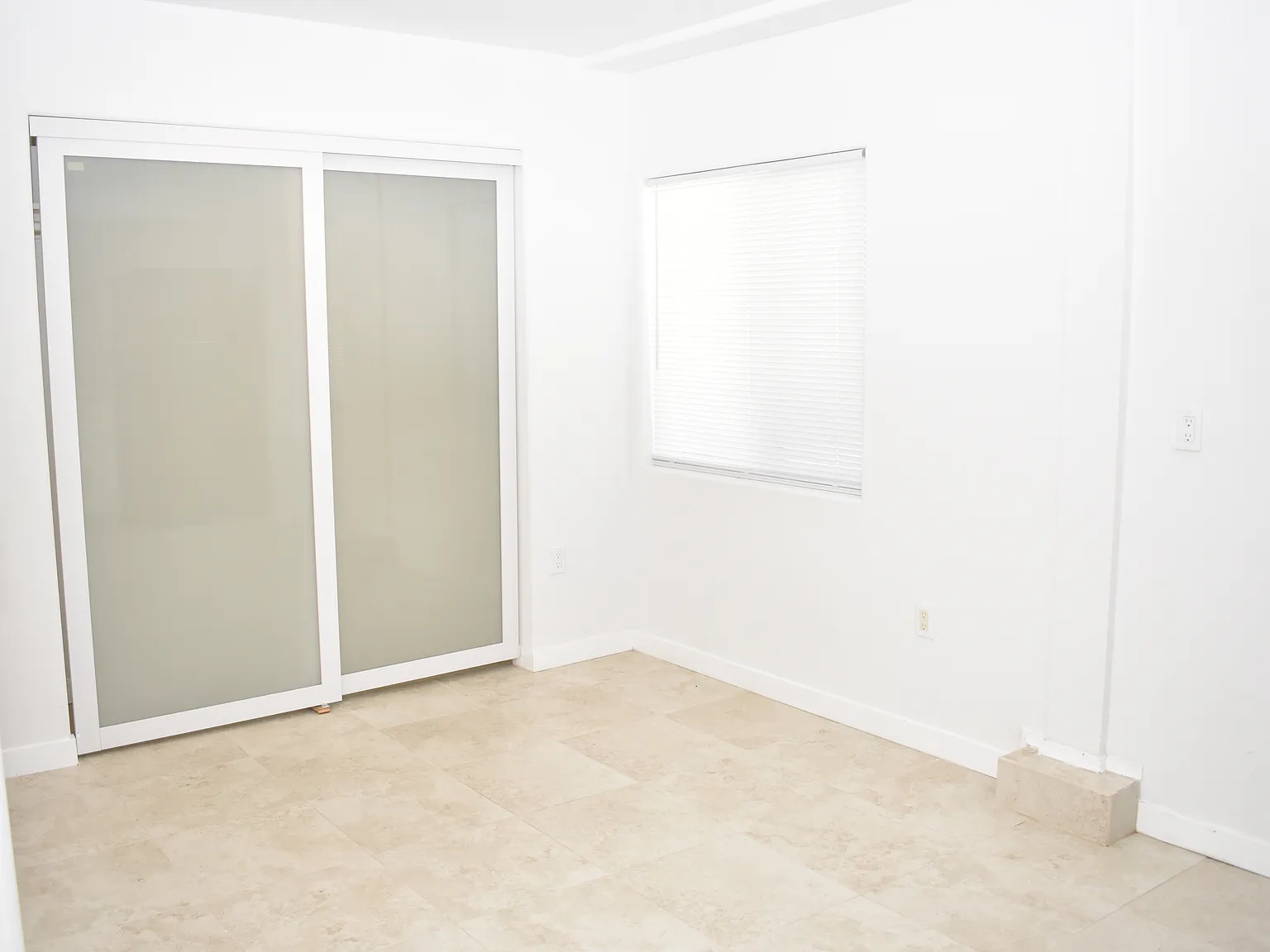 1 bed, 370 sqft, $1,825 — Photo 3