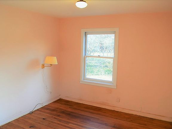 4th image of 721 S Eastside Dr