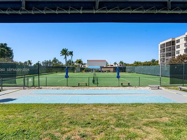 811 S Hollybrook Dr #208 — Photo 60