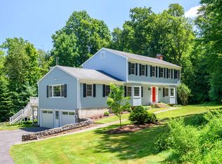 11 Horseshoe Ridge Rd, Sandy Hook, CT 06482