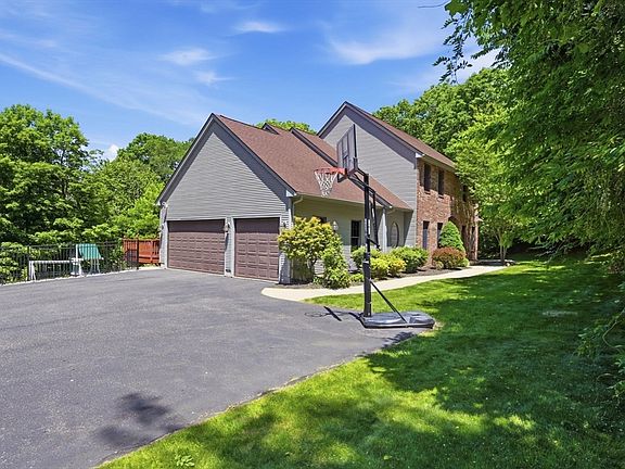 3rd image of 2 Highview Cir
