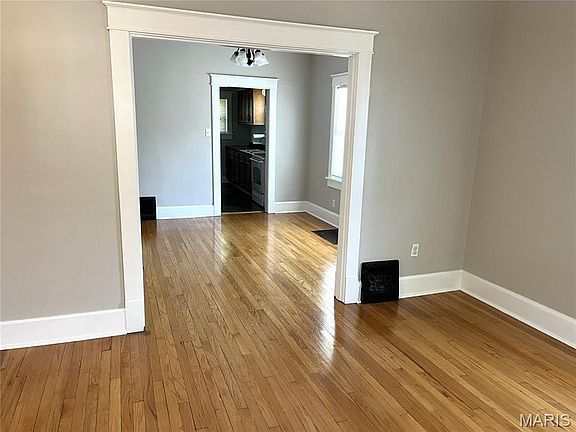 5th image of 1807 Clawson St