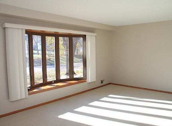 3rd image of 665 Skillman Ave W