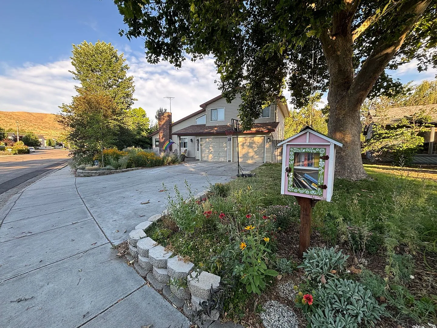 Spacious NW Boise Home with Covered Patio, Garden Area & Washer/Dryer — Photo 3