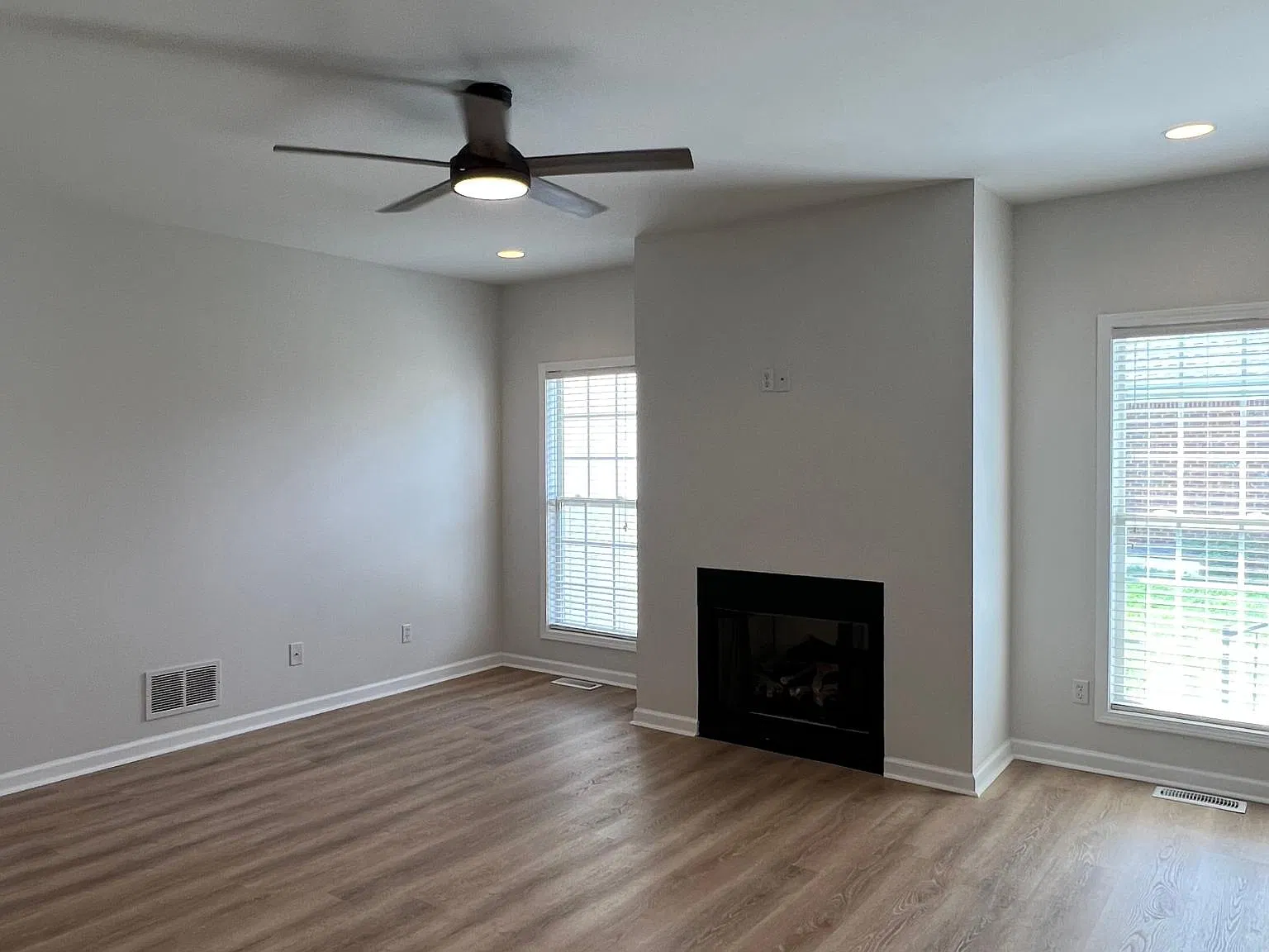 3 bed, 1476 sqft, $1,875 — Photo 2