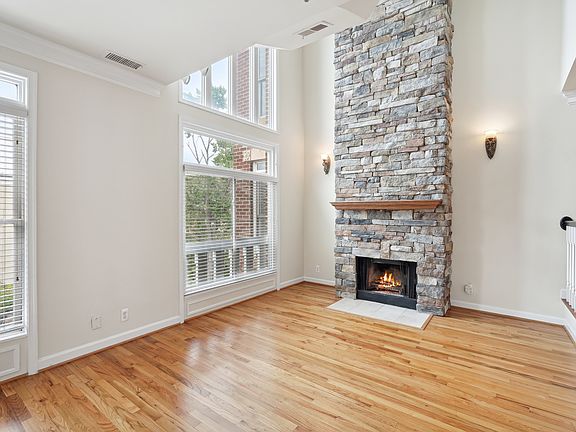5th image of 158 N Union St #Townhouse 158