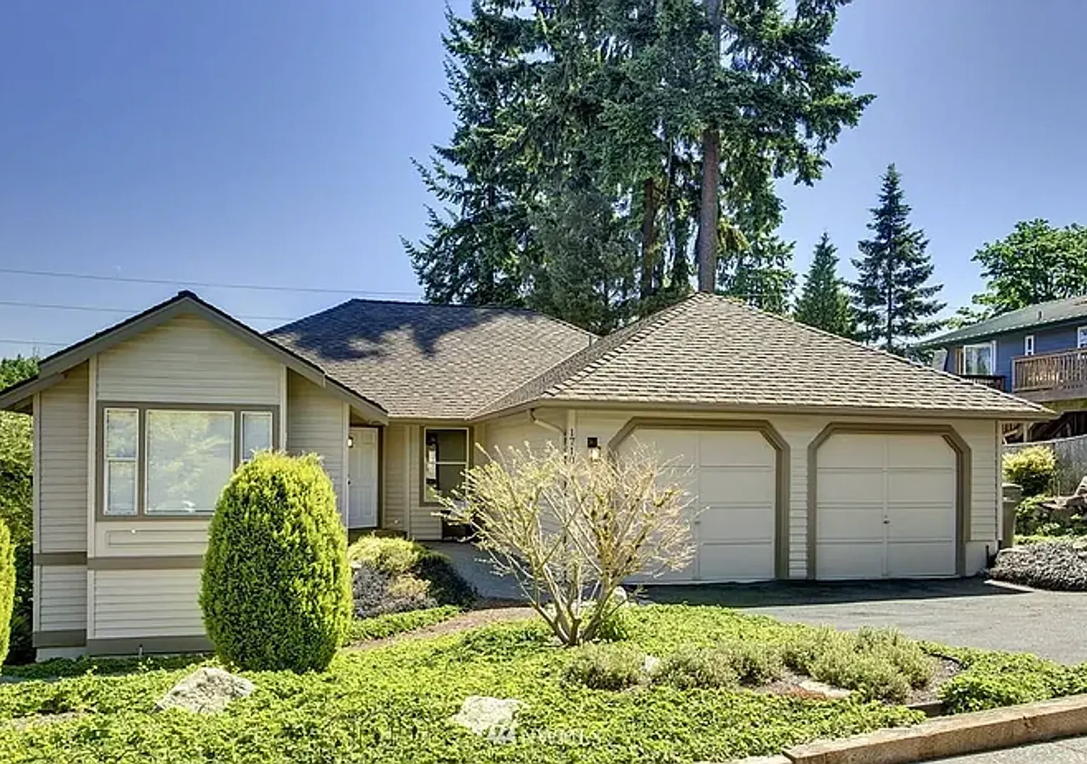 Beautifully Updated Single-Level Home in East of Market Kirkland — Photo 1