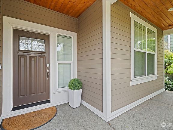 3rd image of 1923 10th Street Pl SW
