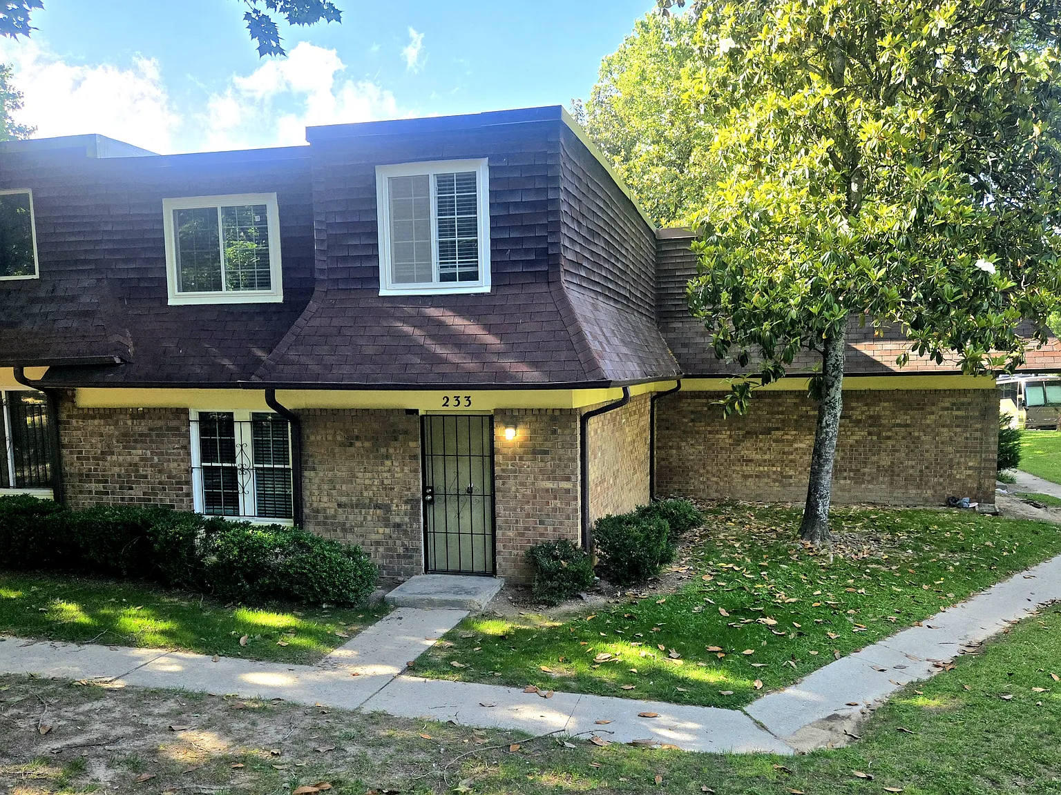 3 bed, 1.5 bath, 1134 sqft, $1,800 — Photo 1