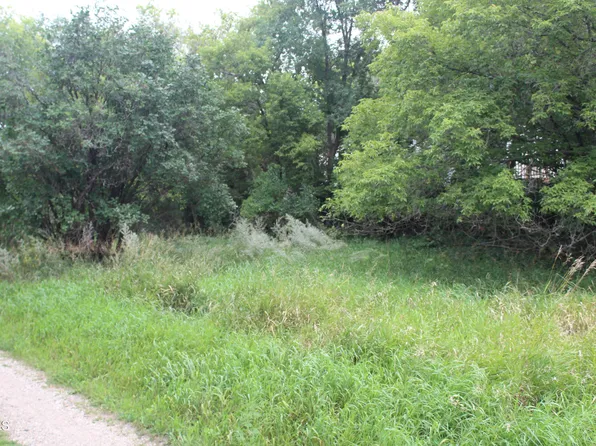 913 3rd Ave NE #B, Jamestown, ND 58401