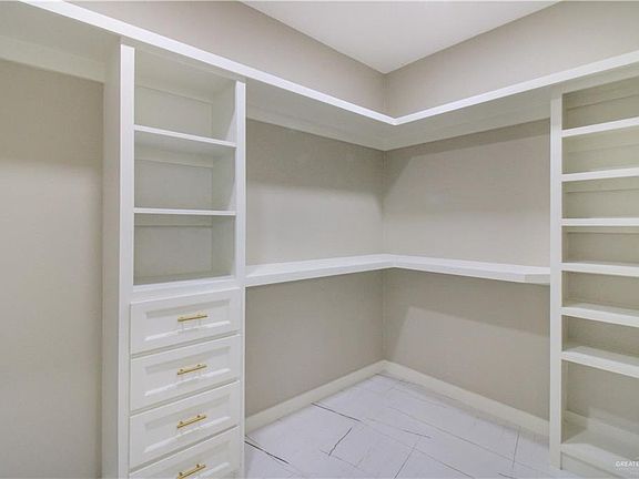 3rd image of 909 Azalea St