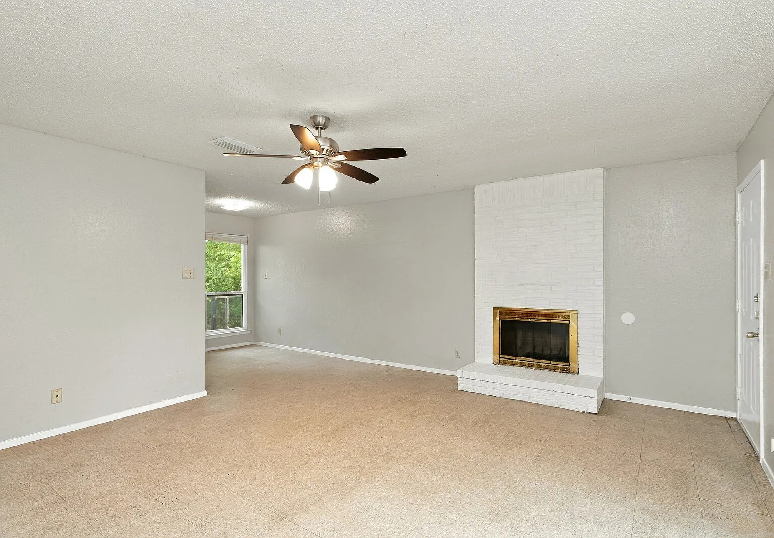 2 bed, 2.0 bath, 950 sqft, $1,399 — Photo 2