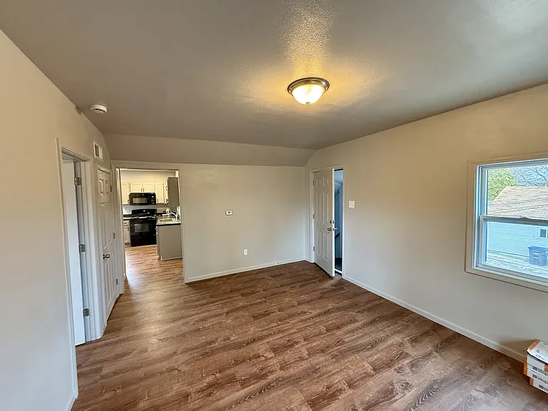 913A S 17th St — Photo 5