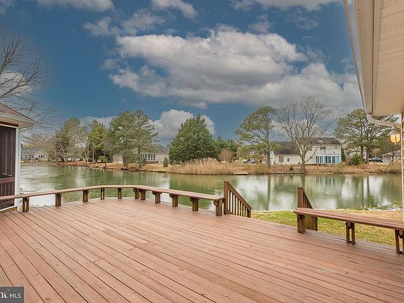 3rd image of 339 Fairway Ln