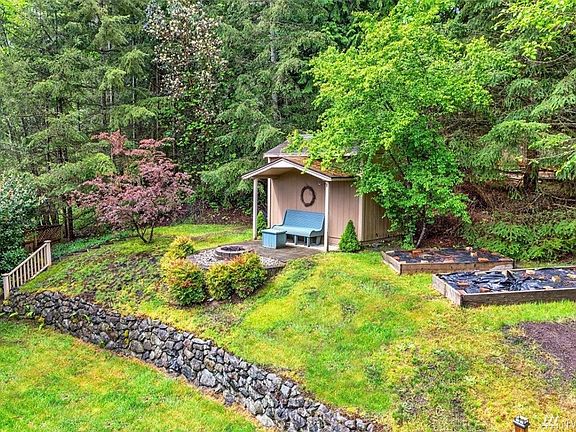 5th image of 409 Falcon Ct NE