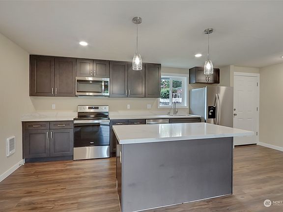 5th image of 17010 5th Avenue Ct E