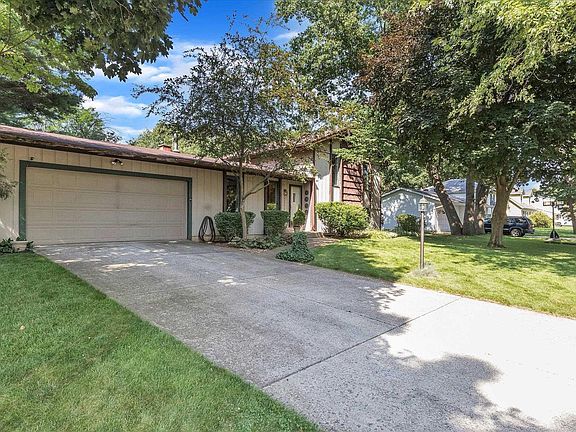 2nd image of 23395 Broadwood Dr