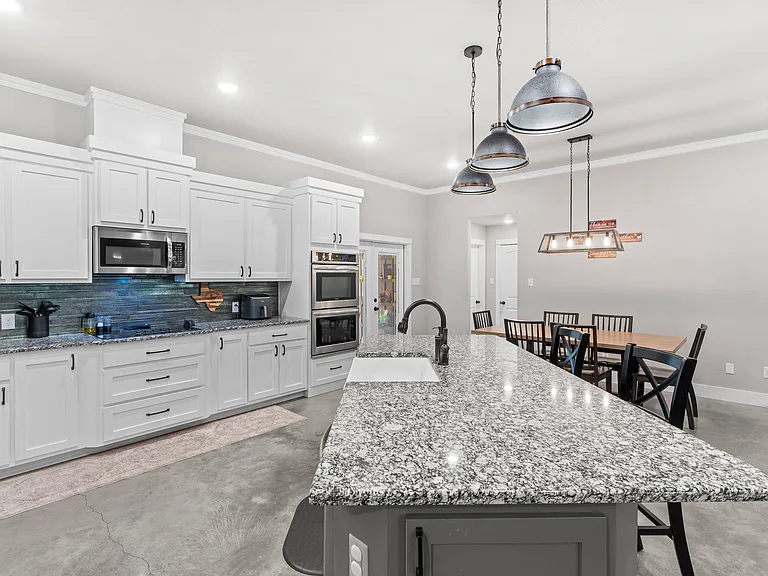 15765 Salado Dr — Photo 7