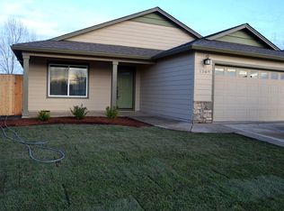 1569 Kokanee Ln, Grants Pass, OR 97527