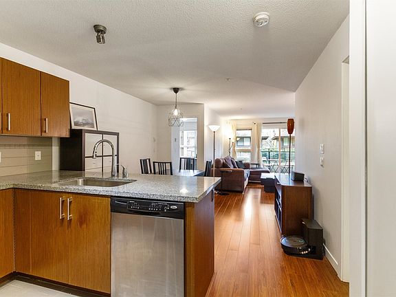 3rd image of 8600 Park Rd #103