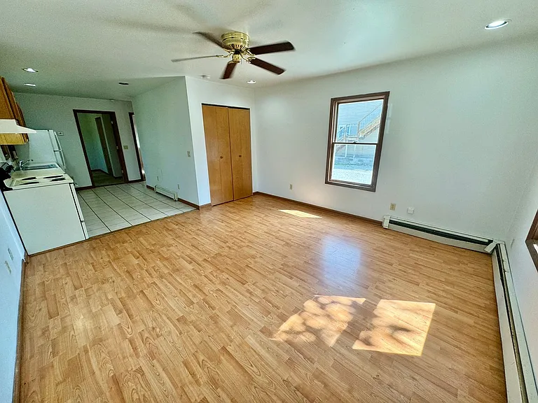 415 Ballard St — Photo 5