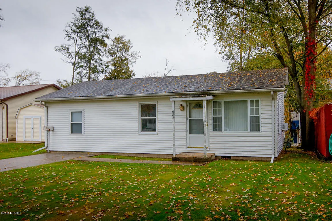 628 Spring St photo 1