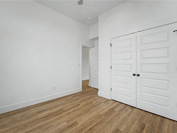 5th image of 814 Amarone Rd
