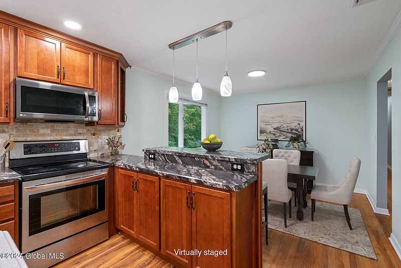 4th image of 13 Laurel Oak Lane