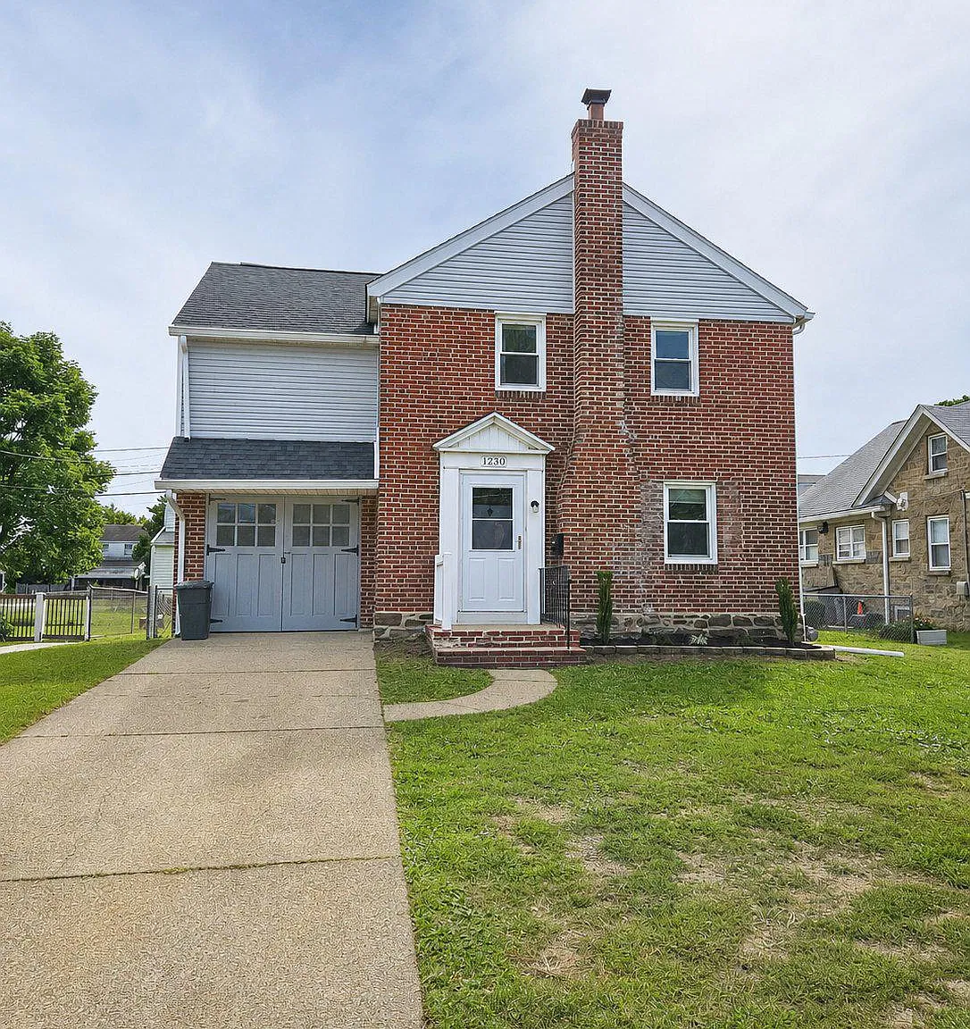 3 bed, 1.0 bath, 1208 sqft, $2,350 — Photo 1