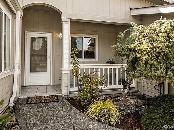 Covered front porch - No stairs into the home!