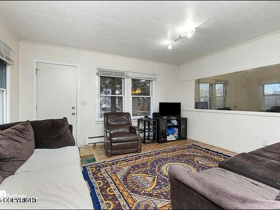 5th image of 1102 W 29th Pl