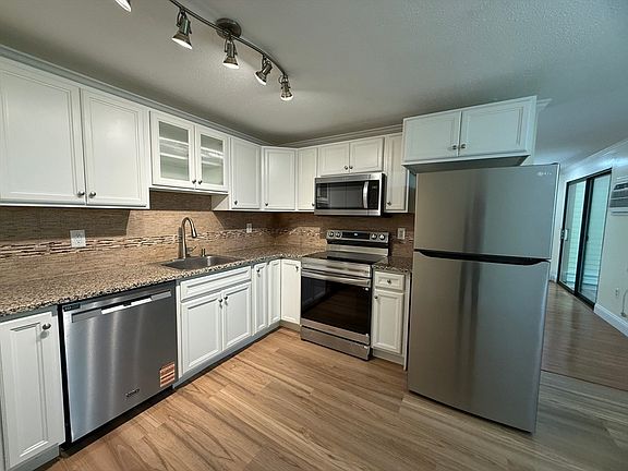 4th image of 2200 Skyline Dr Unit 4