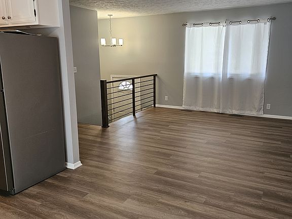 3rd image of 14911 Echo Hills Dr