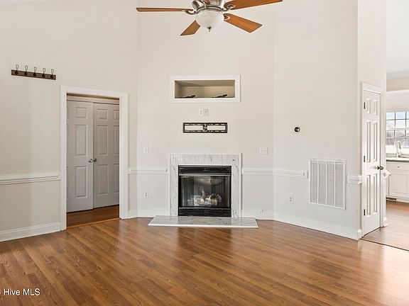 3rd image of 726 Addington Dr