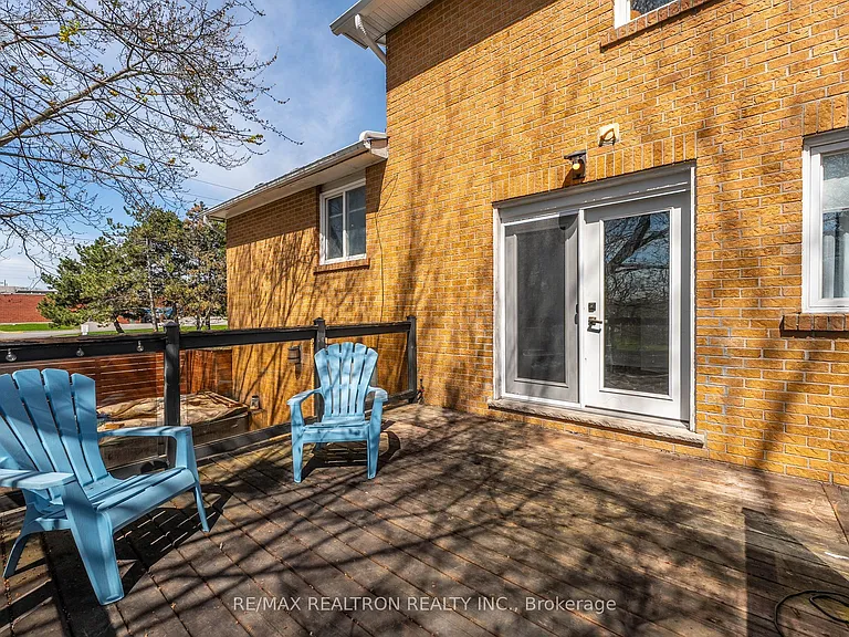 117 Cardinal Cres #UPPER — Photo 35