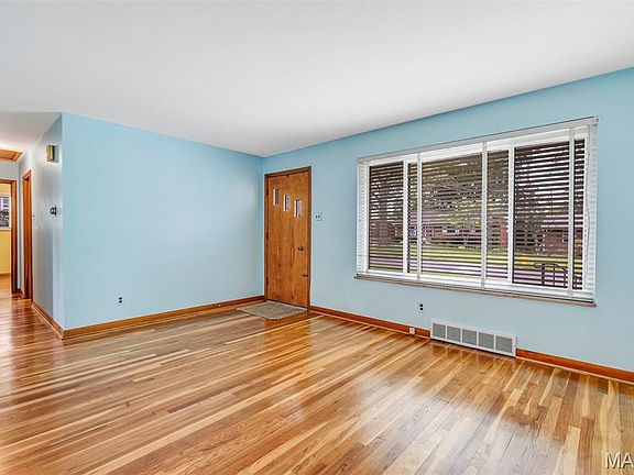 5th image of 9834 Glenmont Dr