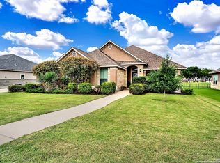 113 Fairway Dr, Floresville, TX 78114