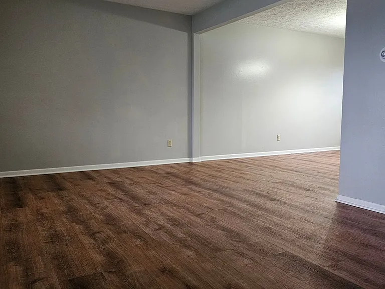 1252 Colonial Dr — Photo 4